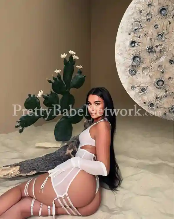 Meet Russian Escort Monika near Bangalore Airport for Sex Meetups